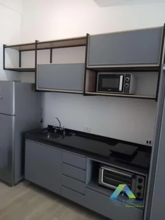 Imagem Excelente oportunidade de negócio, para locação ou moradia. Pé direito de 3,70m - permitindo a instalação de mezanino (já instalado).