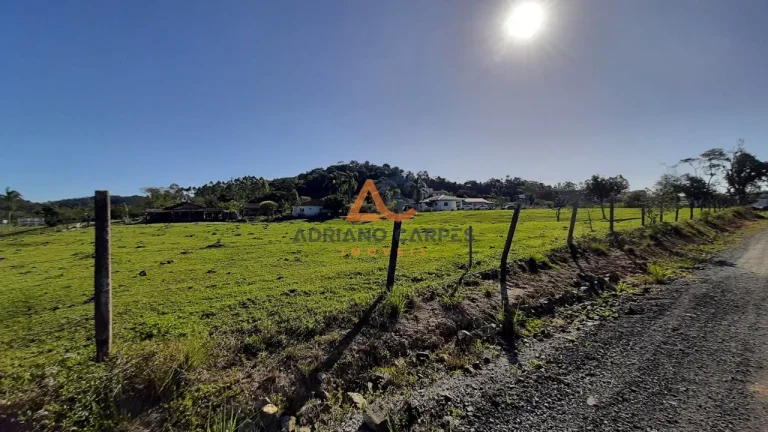 Imagem Adriano Carpes Imóveis vende terreno grande as margens da BR 101 em Balneário Piçarras.
