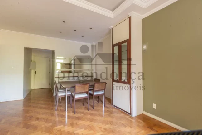 Imagem Apartamento em prédio charmoso dos anos 50 em Higienópolis, 118m²
