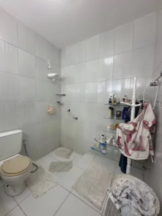 Imagem A 5ª Avenida Imóveis apresenta esta bem localizada CASA TÉRREA, c/ 3 Suites + anexo, ideal p/ fins RESIDENCIAL e ou COMERCIAL, melhor ponto da Pituba