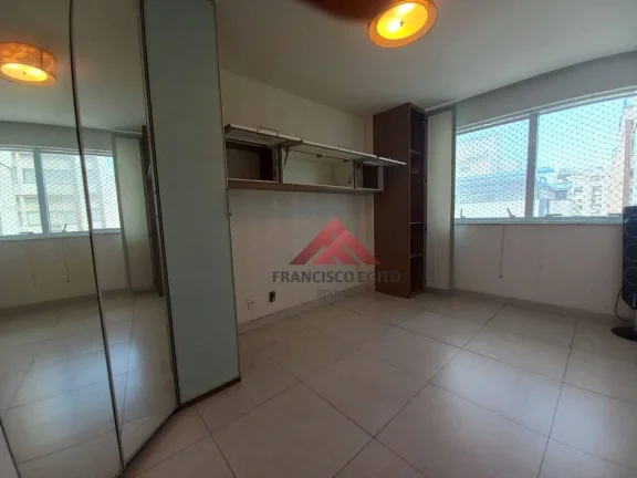 Imagem Varandão,salão.04 quartos 03 vagas na escritura,em um magnifico apartamento no miolo do inga,na presidente pedreira,todo mobiliado,inclusive ficam os