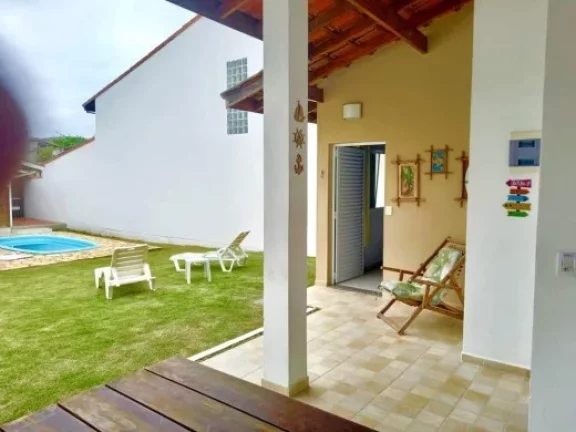 Imagem Casa à venda em Ubatuba-SP, bairro Toninhas: 3 quartos, 1 suíte, 1 sala, 2 banheiros, 108m² de área. Confira já!
