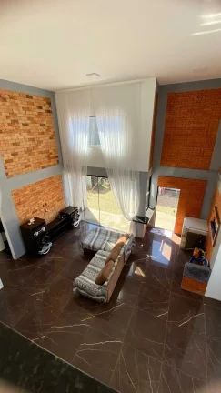 Imagem Casa mobiliada no Condomínio Caledônia com 4 dormitórios, sendo 1 suíte e 4 vagas de garagem em Camboriú