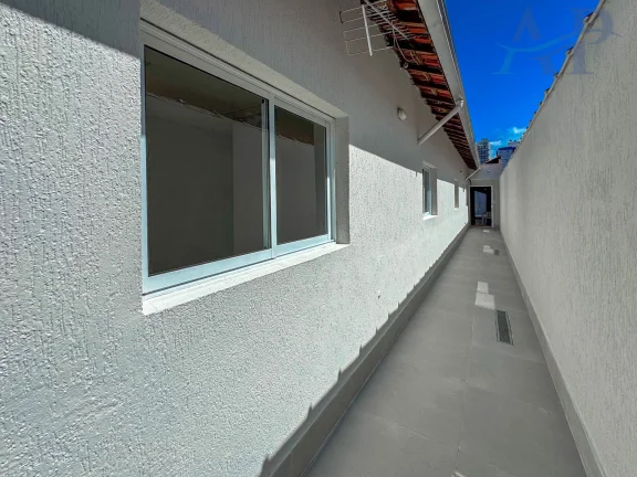 Imagem Casa Térrea no Canto do Forte em Praia Grande com Piscina