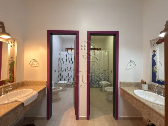 Imagem Casa Ampla em Condomínio Fechado Conforto, Espaço e Lazer a Poucos Minutos da Praia