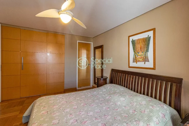 Imagem Magnífico projeto de Ruy Ohtake, um por andar, 210m². No Panamby com vista maravilhosa, espaçoso ...