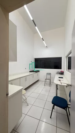 Imagem EXCELENTE PRÉDIO COMERCIAL DE ESQUINA EM LOCALIZAÇÃO PRIVILEGIADA NO PARQUE LEPORACE NA AVENIDA TEOTÔNIO VILÉLA 01 QUADRA DA AV. ABRAHÃO BRICKMANN