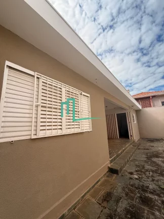 Imagem Imóvel à venda em Franca-SP: Casa na Vila França com 3 quartos, 1 suíte, 2 salas, 3 banheiros, 2 vagas de garagem e 200 m² de área.