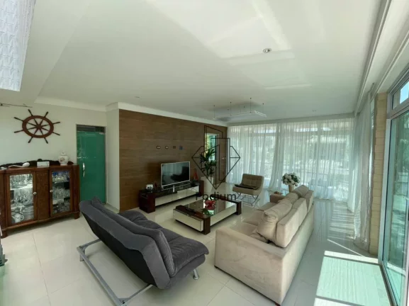 Imagem Casa Triplex em condomínio fechado no Portal do Sol - CA0058