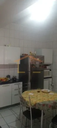 Imagem Imóvel com terreno de 250 m², composto por casa térrea e sobrado aos fundos.

A casa térrea disp...