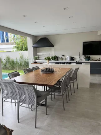 Imagem Casa à venda em Alphaville com 4 quartos e 4 vagas 705 m² por R$ 15.800.000 - Alpha 2 - Santana de Parnaíba/SP