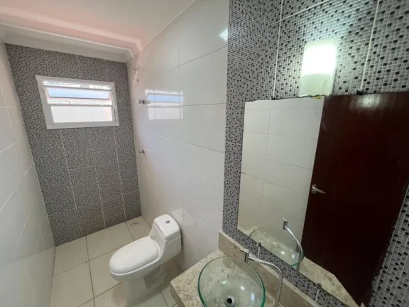 Imagem Espaçosa Casa Sobrado 3 Quartos na Guilhermina, Praia Grande