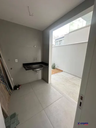 Imagem CASA DE ALTO PADRÃO COM PISCINA E SUÍTES LUXUOSAS: CONFORTO E SOFISTICAÇÃO