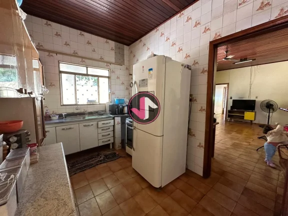 Imagem CASA DE ESQUINA PARA VENDA. casa muito bem localizada contento: -3 quartos sendo 1 suíte -sala de e...