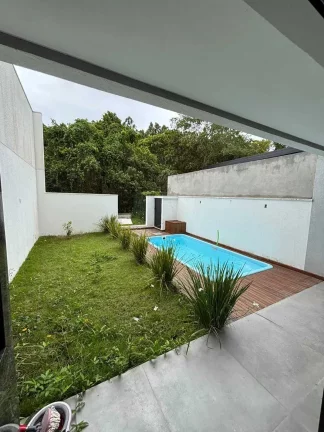 Imagem Sobrado com 3 suítes e 2 vagas com piscina no São Francisco de Assis, Camboriú/SC