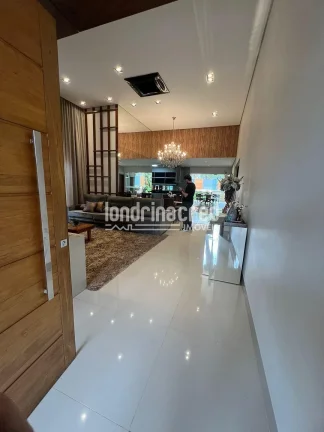 Imagem Casa Térrea de Alto Padrão no Condomínio Pitanguá em Londrina, 3 Suítes, 279m² Construídos, Lazer Completo e Localização Privilegiada Próx. Catuaí