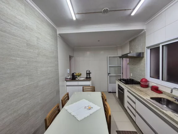 Imagem Sobrado em Villagio à Venda – 02 suítes e 02 vagas amplas - excelente local