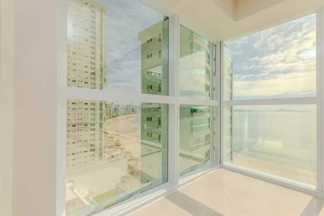 Imagem Apartamento com 4 dormitórios sendo 2 suítes e 4 vagas de garagem em Balneário Camboriú