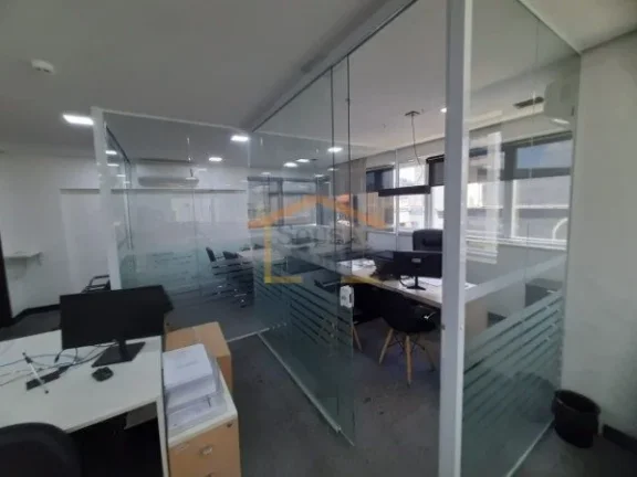 Imagem Sala comercial no 8º andar, composta por 2 salas unificadas de 51m² cada, totalizando 102m².

Loc...
