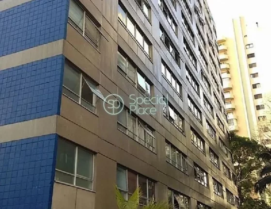 Imagem Moema Pásssaros, fora de rota. Prédio antigo com ótima planta, janelões com bastante claridade. ...