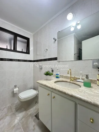 Imagem Este apartamento em andar alto oferece uma excelente distribuição com três dormitórios, sendo um...