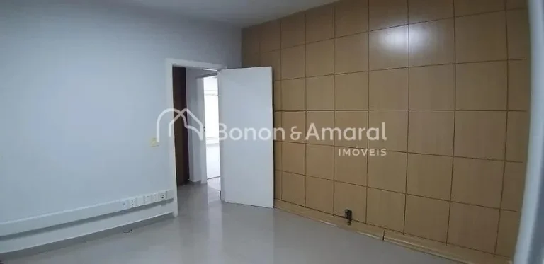 Imagem Imóvel Comercial com 441 m² e 17 salas, terreno de 800,00 metros no Jardim Chapadão - Campinas/SP