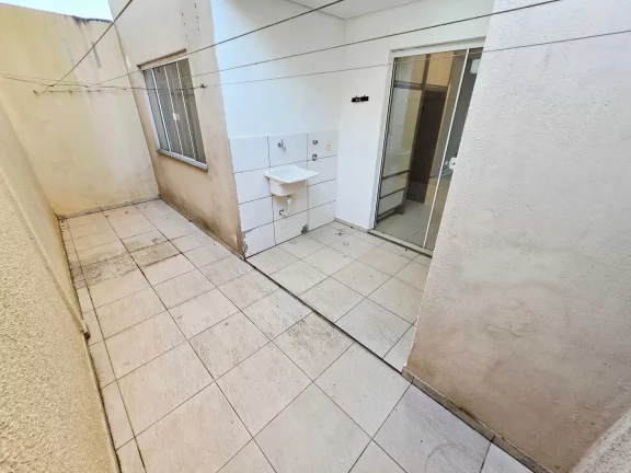 Imagem Apartamento semi mobiliado com 2 dormitórios e 1 vaga no Santa Regina em Camboriú/SC