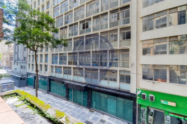 Imagem Conjunto Comercial à Venda no Centro de SP: 1 Sala, 1 Banheiro, 115m² de Área!