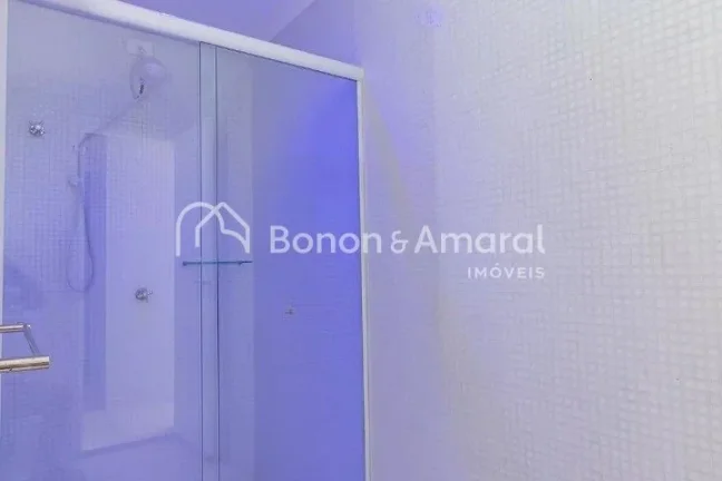 Imagem Amplo imóvel com 2 suítes e 2 banheiros à venda. Oferece conforto e comodidade em um condomínio ...