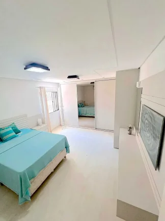 Imagem Casa com 2 dormitórios sendo 2 suítes e 3 vagas de garagem em Balneário Camboriú/SC