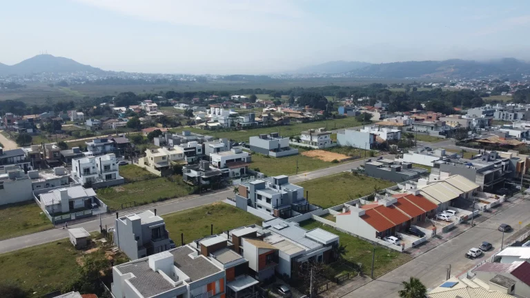 Imagem Terreno à venda no Loteamento Pedra Branca em Garopaba/SC