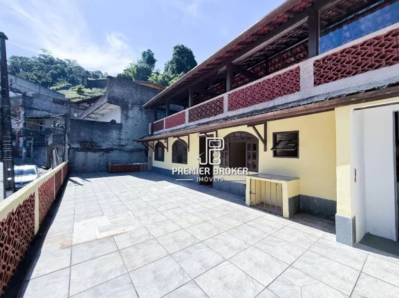 Imagem Casa com 3 dormitórios à venda, 346 m² por R$ 970.000,00 - Santa Cecília - Teresópolis/RJ