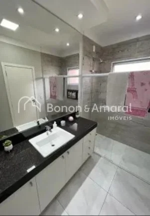 Imagem Linda casa à venda no Condomínio Portal do Jequitibá, em Valinhos/SP, com 3 suítes, todas com va...