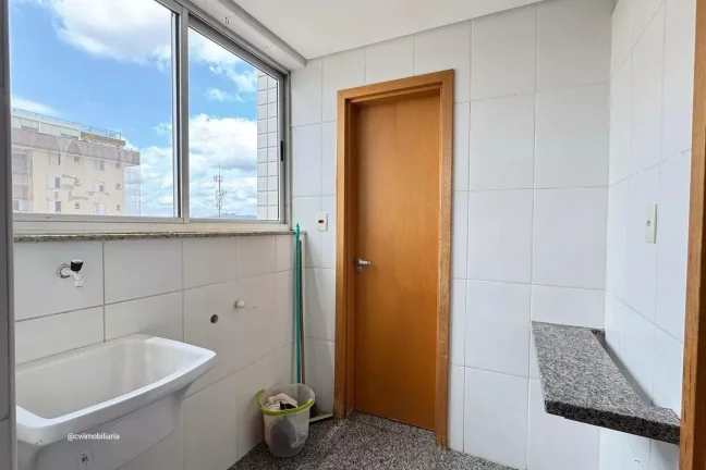 Imagem Oportunidade única para quem busca um lar completo em uma das regiões mais desejadas da cidade. O ...