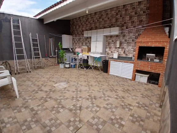 Imagem Casa geminada com área de churrasqueira, ótimo espaço e boa localização