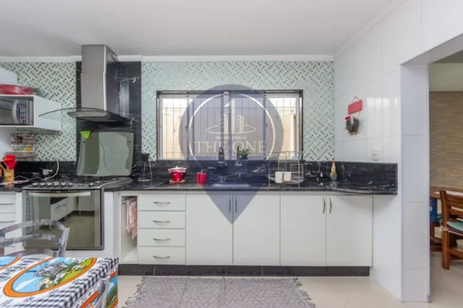 Imagem Imperdível: Casa à venda em São Paulo-SP, Vila Guarani (z Sul) com 3 quartos, 3 suítes, 2 salas, 4 banheiros e 2 vagas de garagem, 200m².