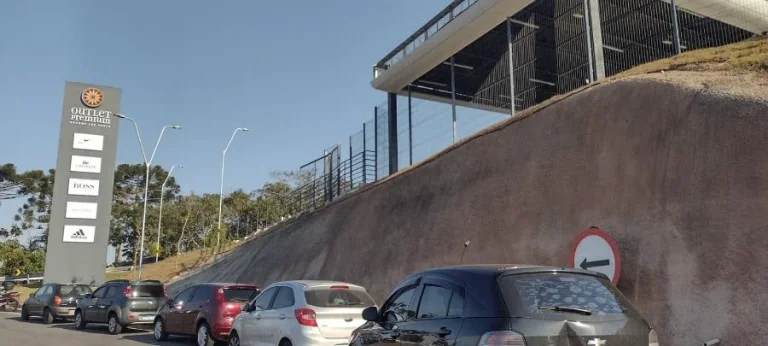 Imagem Sobrado para Venda por R$1.500.000,00 com 600m², 3 dormitórios, 3 suites e 6 vagas - Aruã, Mogi das cruzes / SP - Cód. BDI37300