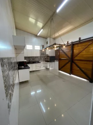 Imagem Casa em Condomínio para Locação em Cuiabá-MT (Jardim Mossoró) - 3 Quartos, 2 Suítes, 1 Sala, 2 Vagas de Garagem!