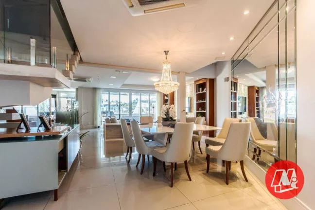 Imagem Sobrado de 454,00 m², 3 suítes,4 vagas e piscina.