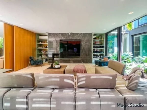 Imagem Casa dos sonhos no coração do Jardim América! Com uma área de 772m², esta casa totalmente reformada e mobiliada oferece conforto, luxo e modernidade