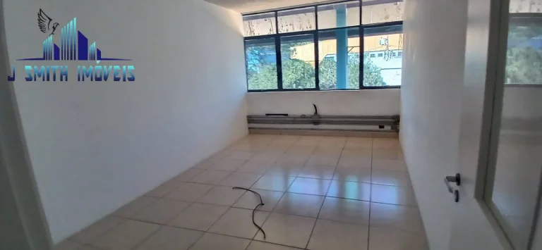Imagem TERRENO COM GALPÕES Á VENDA - A.T. 7.430m² . AC. 2.816m² (5 galpões+adm)