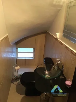 Imagem Lindo sobrado com acabamento moderno, 3 dormitórios, 2 vagas, edicula com localização privilegiada fácil acesso a comércios e principais avenidas.