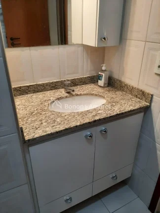 Imagem Este aconchegante apartamento mobiliado está à venda no Condomínio Canadá, situado no charmoso b...