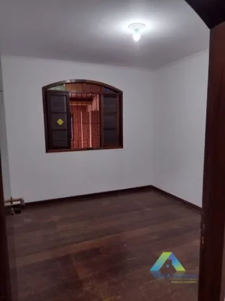 Imagem SANTO ANDRÉ Sobrado 198 metros, 3 dormitórios, 2 vagas com ótima localização e valor !!!