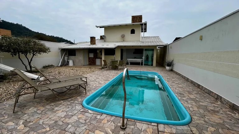Imagem Casa de alto padrão 3 dormitórios sendo 1 suíte 1 vaga, Prainha de São Miguel - Penha/SC