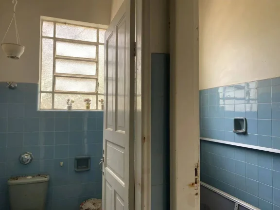 Imagem Casa Antiga, Bem Conservada e Espaçosa no bairro São José em Barbacena