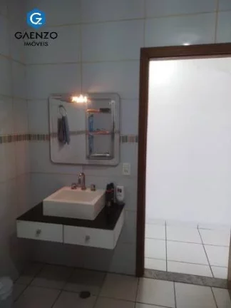 Imagem Sobrado a venda, 3 dormitórios (2 suítes), 4 vagas, Jd das Flores