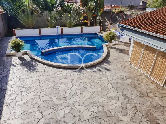 Imagem Cajuru - Venda Sobrado AC 620m² | AT 880 m² | 4 Dormitórios | 2 Suítes | 4 Banheiros | 4 Vagas