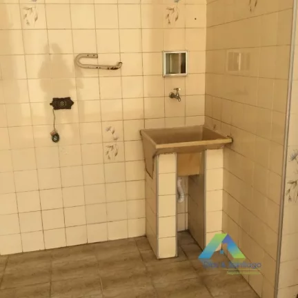Imagem Ótima casa com 3 dormitórios, 5 vagas de garagem em bairro tranquilo e próximo a comércios e principais avenidas com excelente valor !