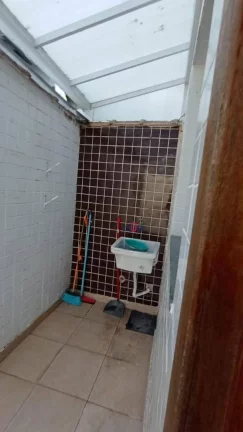 Imagem Casa tipo sobreposta baixa isolada, quintal com churrasqueira, 3 dormitórios à venda, 75 m² por R$ 480.000 - Marapé - Santos/SP